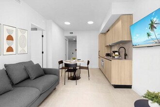 Building Photo - 501 NE 1st Ave