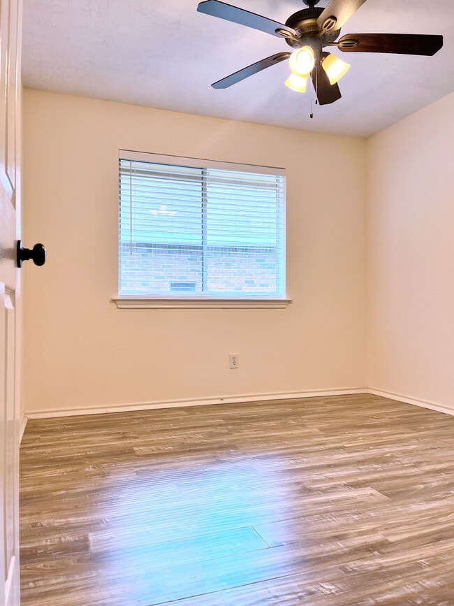 Building Photo - 126 W Russet Grove Cir