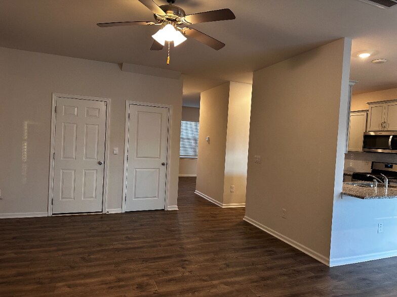 Building Photo - 3696 Waterford Oak Ct