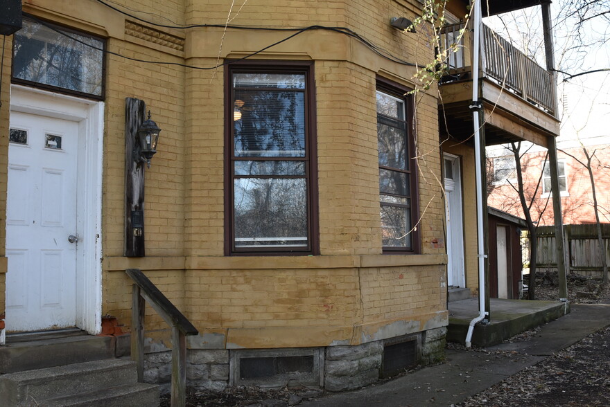 Primary Photo - 26 E Rochelle St