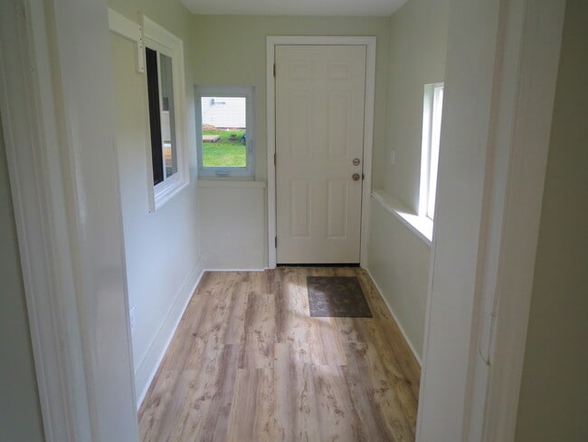 Building Photo - 5933 Blossman Rd