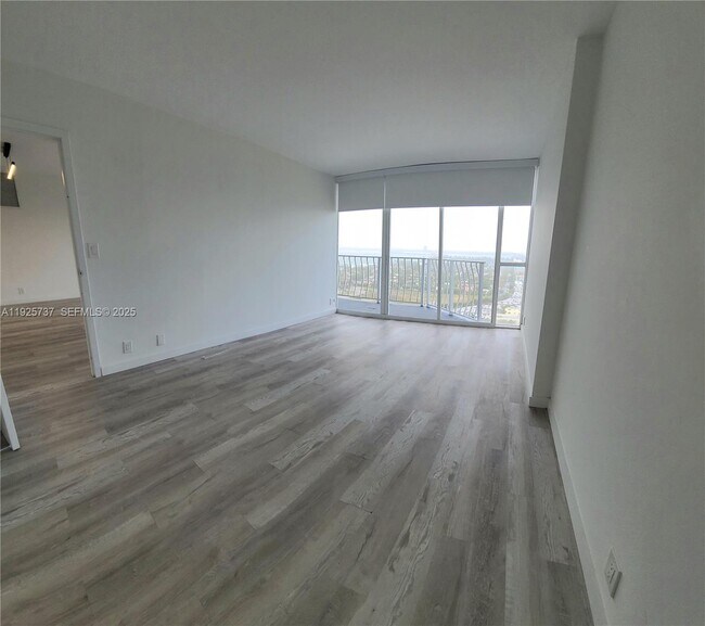 Building Photo - 7601 E Treasure Dr