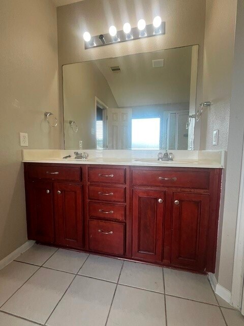 Building Photo - 2522 Oakthorn Ct