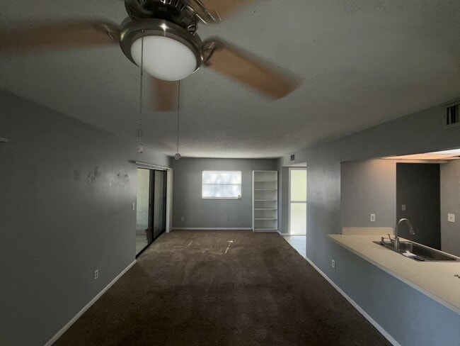 Building Photo - Condo In The Very Desirable Conquistador Condos