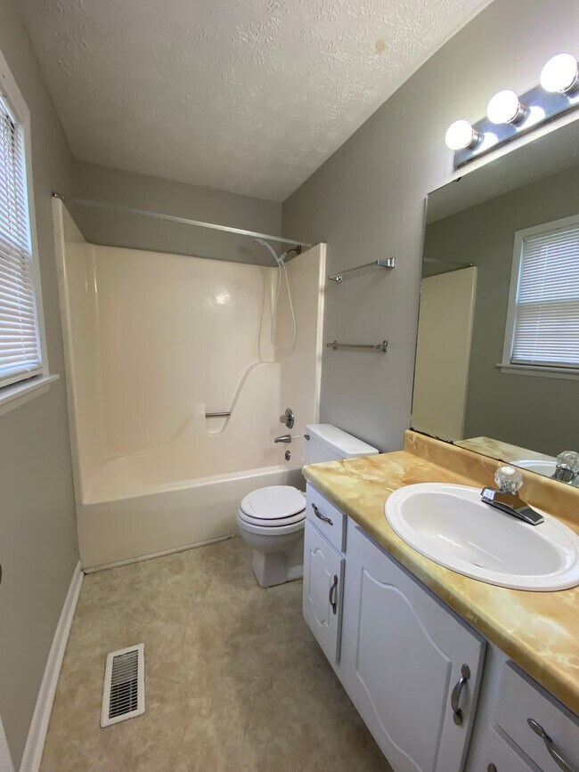 Building Photo - 1032 Emory Pl