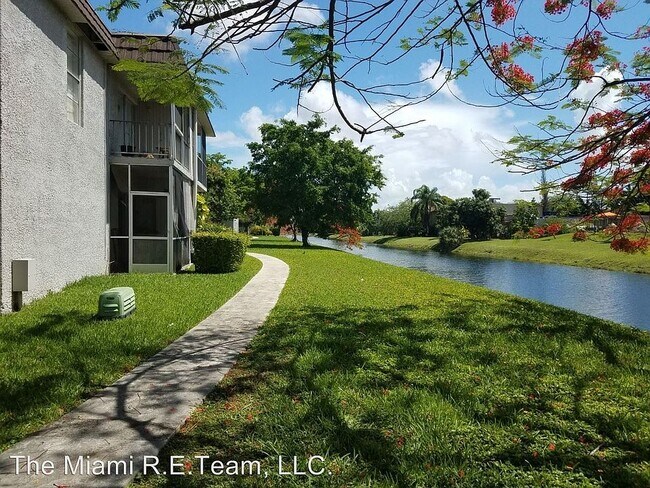 Building Photo - 10385 N Kendall Dr