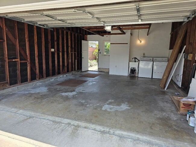 Building Photo - TURNKEY-RENT READY SPACIOUS 2BD/2BA HOME, 2-CAR GARAGE WITH AN AUTOMATIC ROLL-UP DOOR, LARGE COVE...