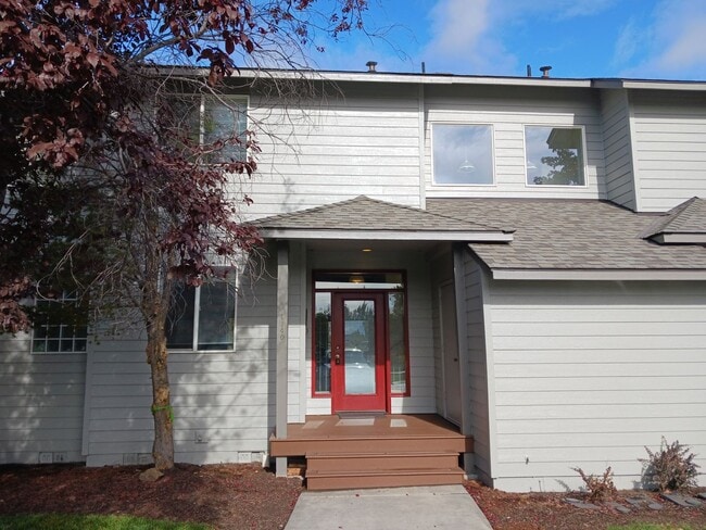 Building Photo - Want to live on a golf course with access to the pool with sports center privileges?