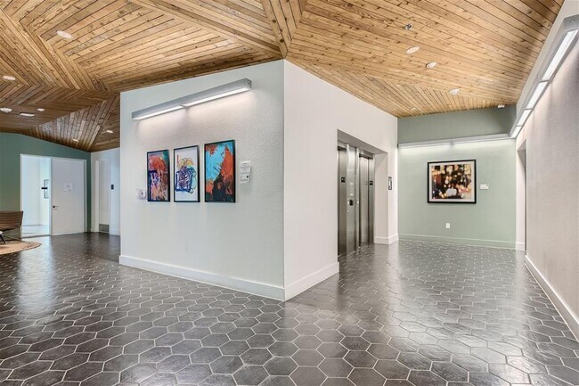 Building Photo - 900 S 1st St