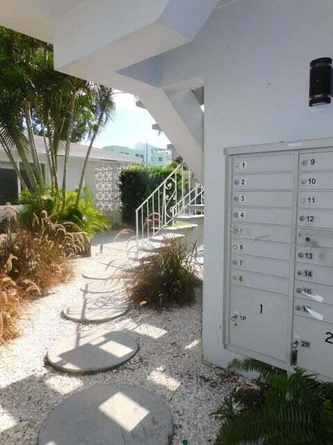 Building Photo - 15 S Palmway