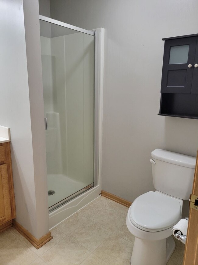 Building Photo - Middle Unit Townhouse