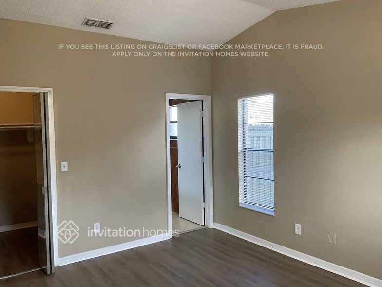 Building Photo - 2811 Eagle Run Cir N