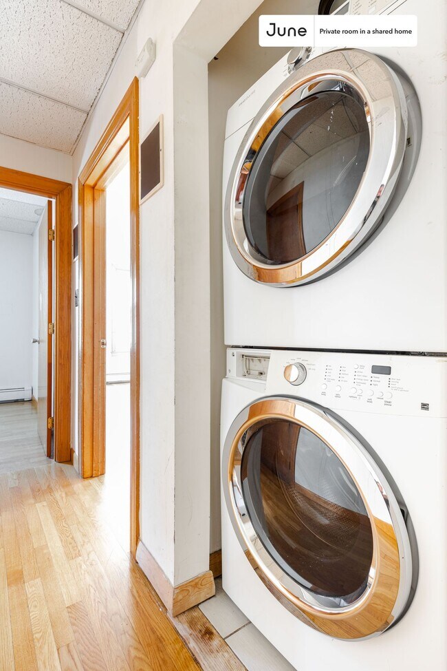 Building Photo - Room in Shared 5 bed/1 bath home