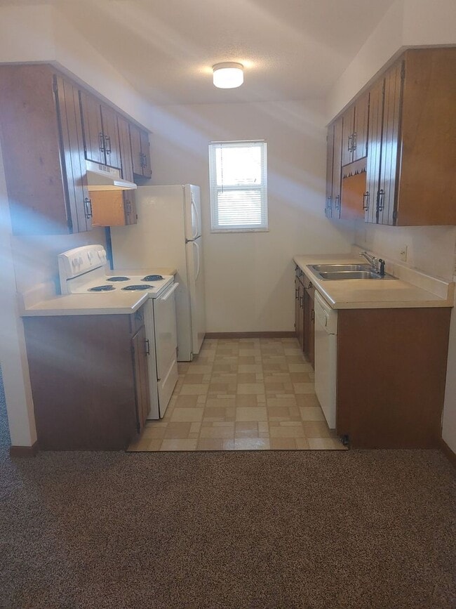 Building Photo - 604 Boxwood Dr