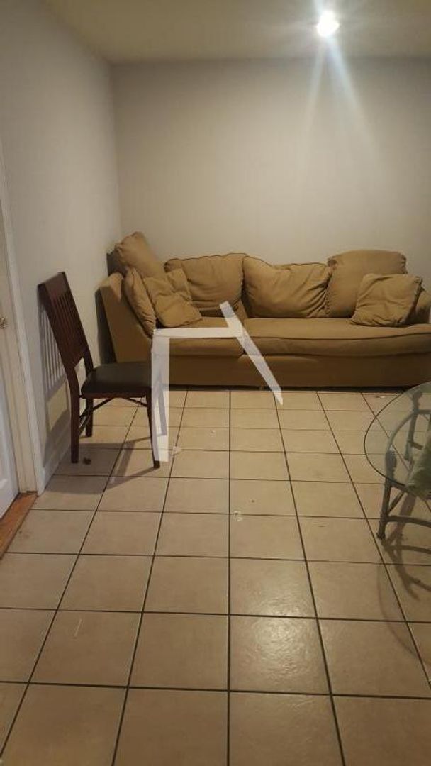 Building Photo - 6 Bed 3 Bath NEW ON THE MARKET 9/1/26 Move-In