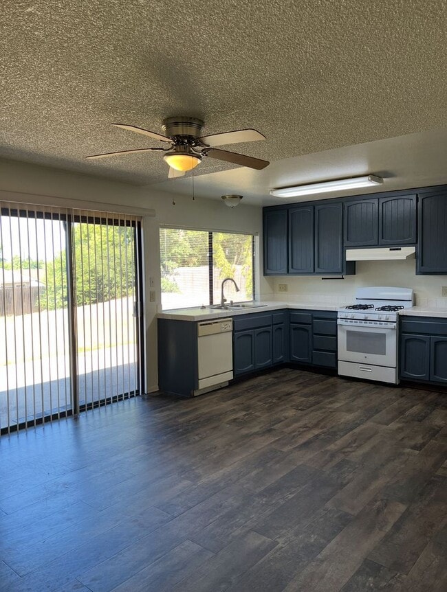 Building Photo - NICE 3 BED HOME IN CITRUS HEIGHTS!! HUGE YARD!!