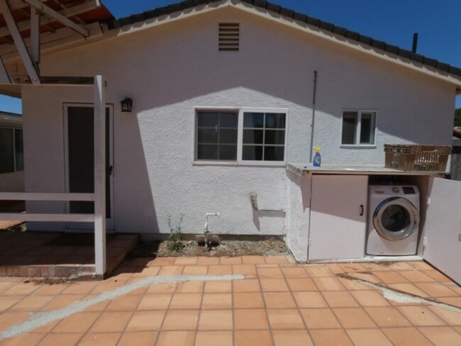 Building Photo - Single Story 2 Bedroom 2 Bath Casita Utilities Included