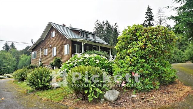 Building Photo - 3 Bedroom Poulsbo Farmhouse With Lots Of C...