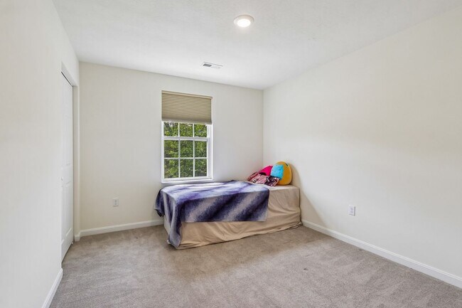 Building Photo - 1105 Deerfield Dr