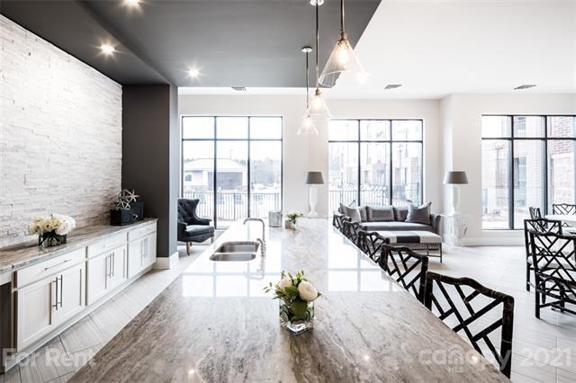 Building Photo - 9921 Holly Center Dr