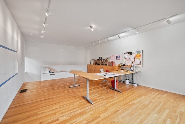 Building Photo - 35 Thornberry Rd