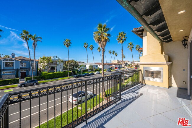 Building Photo - 816 S Catalina Ave