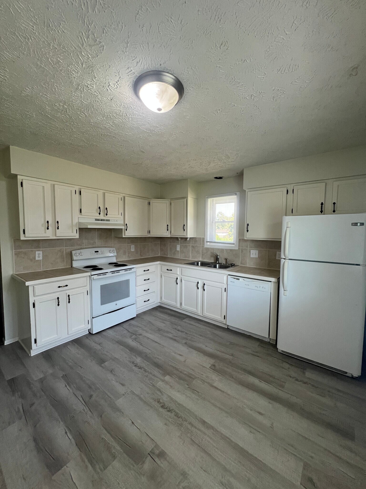 Building Photo - 5051 Marshall Dr