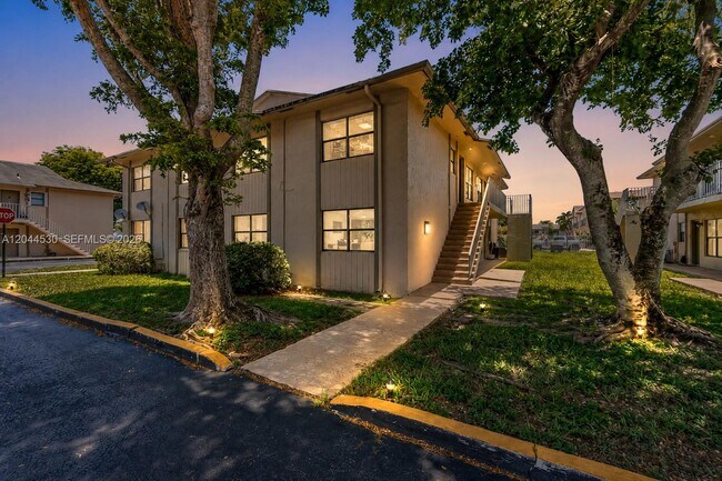 Building Photo - 15350 SW 72nd St
