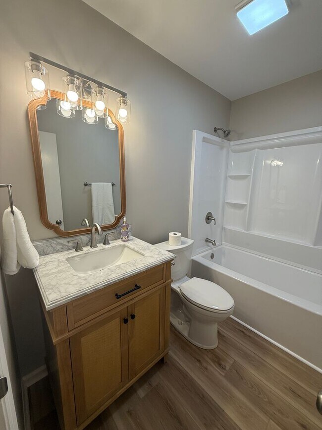 Building Photo - Now Available! Charming 3-Bedroom, 1-Bathroom Home in Decatur, AL