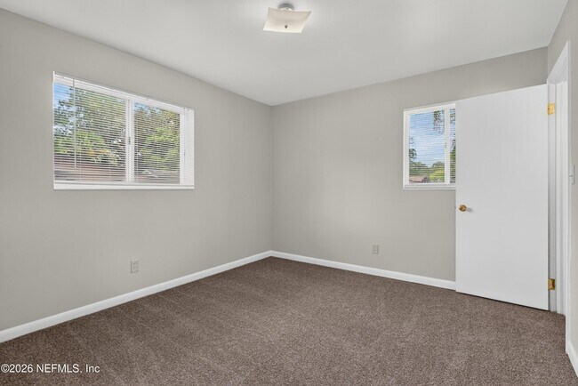 Building Photo - 2618 Arlex Dr E