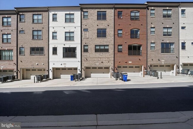 Building Photo - 620 Halsey Way