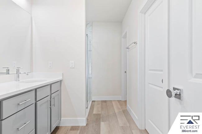 Building Photo - FULLY FENCED, UPGRADED 3/2/2 IN DESIRABLE PINE GROVE