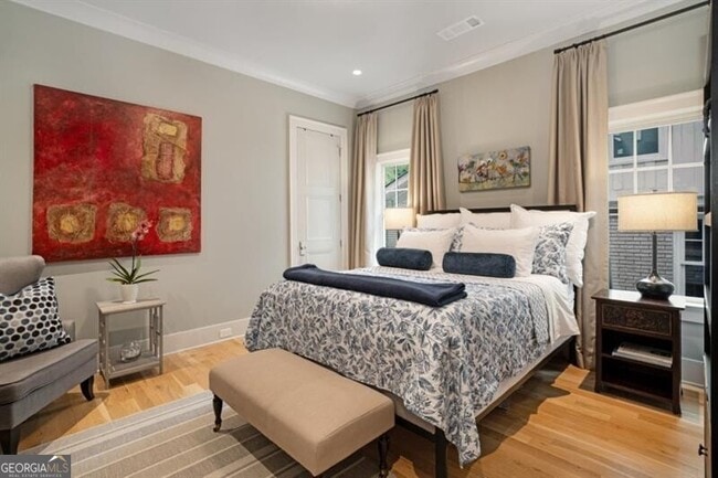 Building Photo - 407 8th St NE