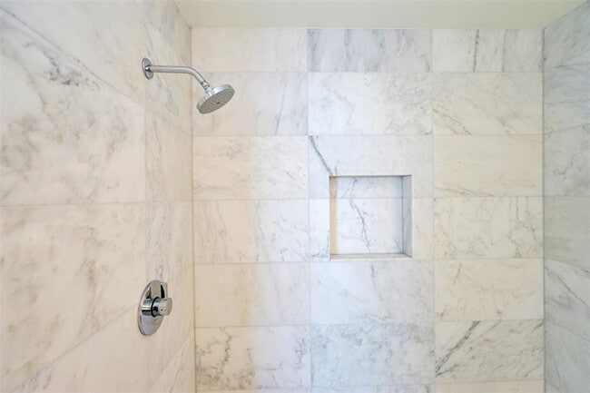 Building Photo - 401 N Birch Rd