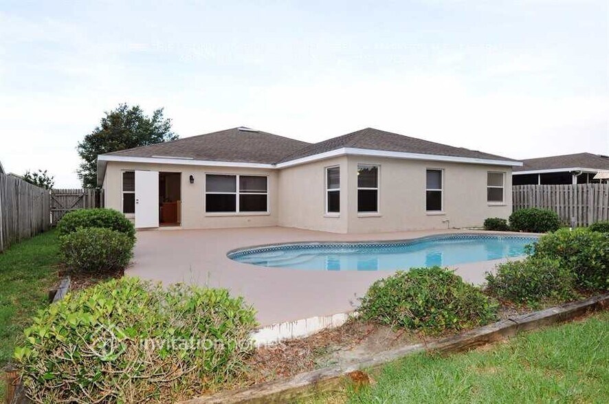 Building Photo - 12069 Warwick Cir