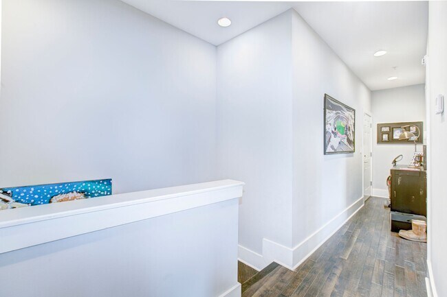 Building Photo - 1220 19th St NE