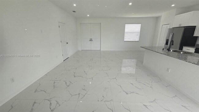 Building Photo - 2809 64