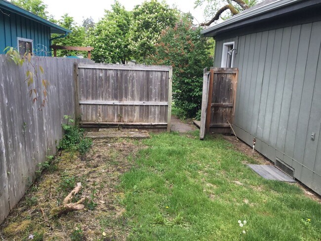 Building Photo - 2 Bedroom in Colllege Hill/Friendly Area