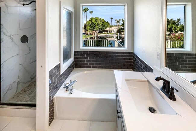 Building Photo - 413 S Lake Mirage Dr