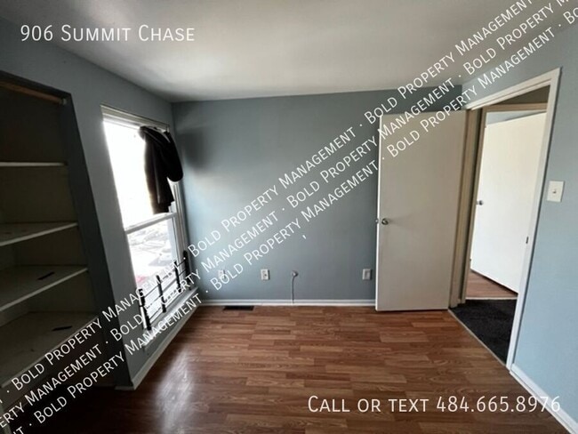 Building Photo - 906 Summit Chase Dr