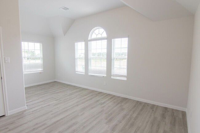 Building Photo - 18614 Rock Flats Ravine Dr