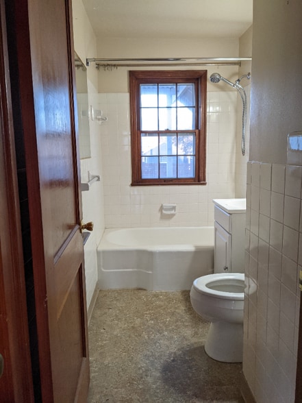 Building Photo - 1215 7th Ave SE