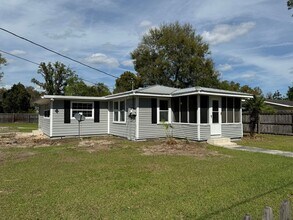 Building Photo - Remodeled 3/2 in the Heart of Gainesville!