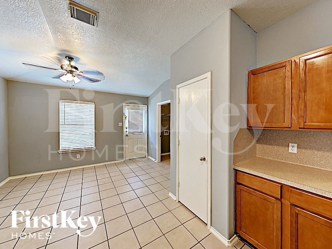 Building Photo - 20735 Dewberry Creek Ln