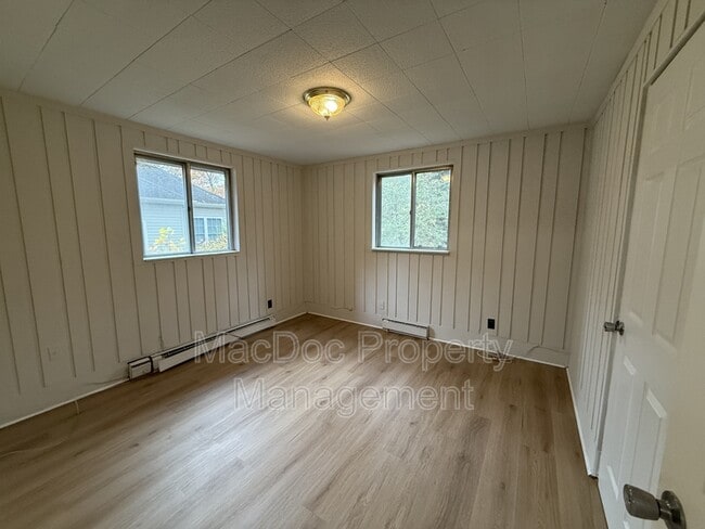 Building Photo - 900 Lakeview Pkwy