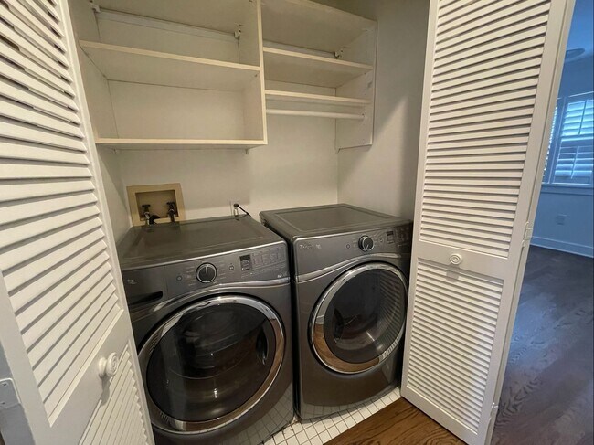 Building Photo - Davis Islands Spanish Med 3 Bed 2.5 Bath 1 car garage with Spool