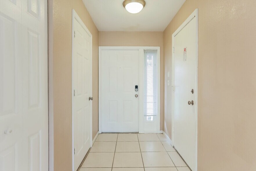 Building Photo - 8984 NW 38th Dr