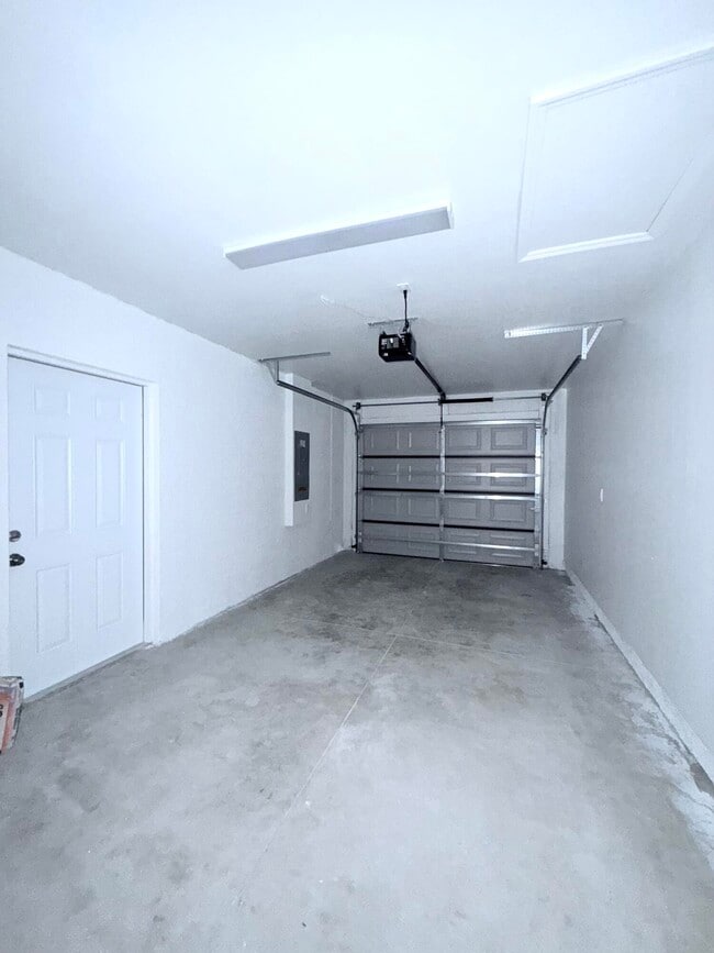 Building Photo - 382 McArthur Blvd