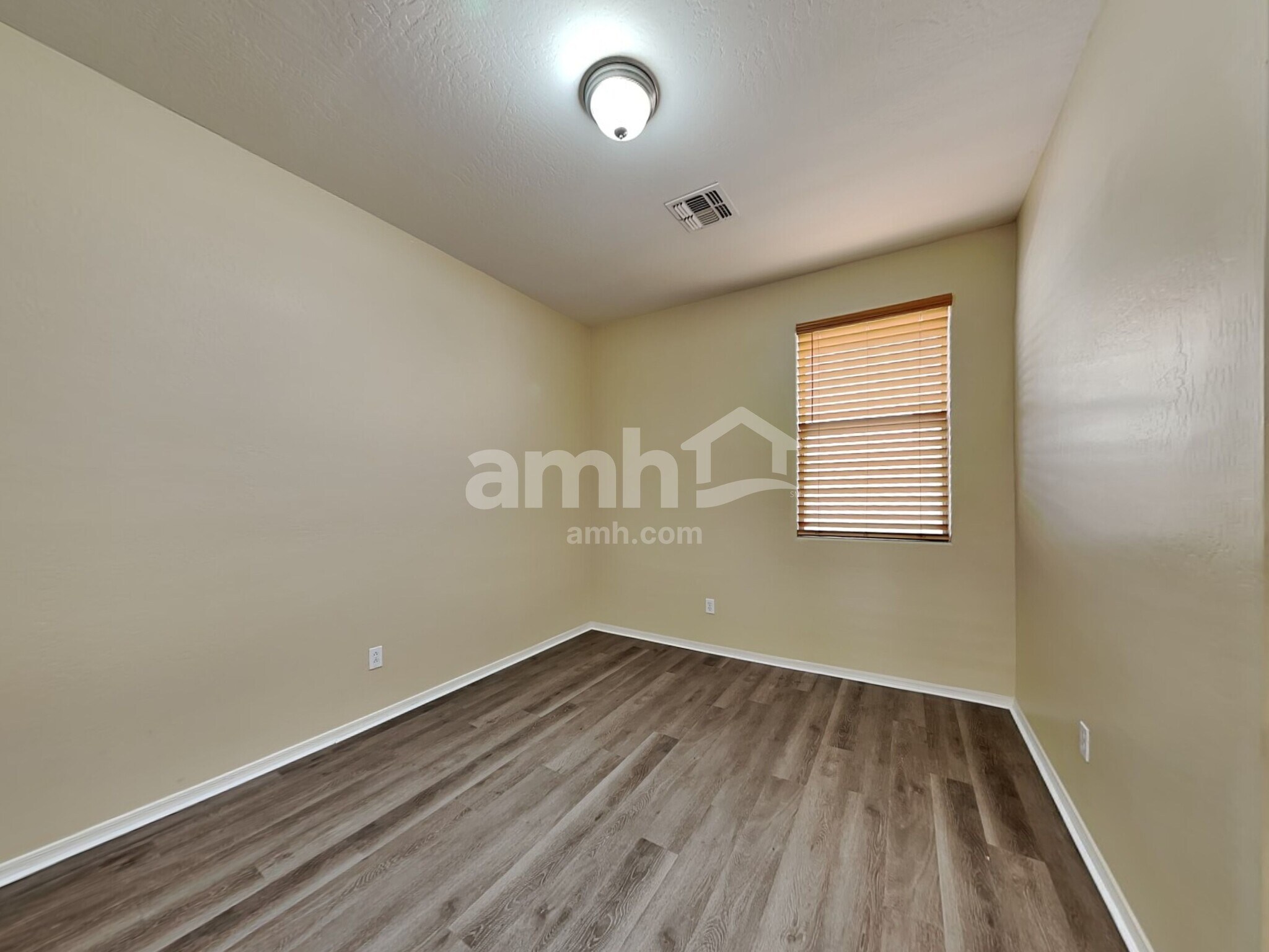 Building Photo - 7814 S 74th Ave