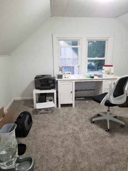 Building Photo - 66 Rowe Ave